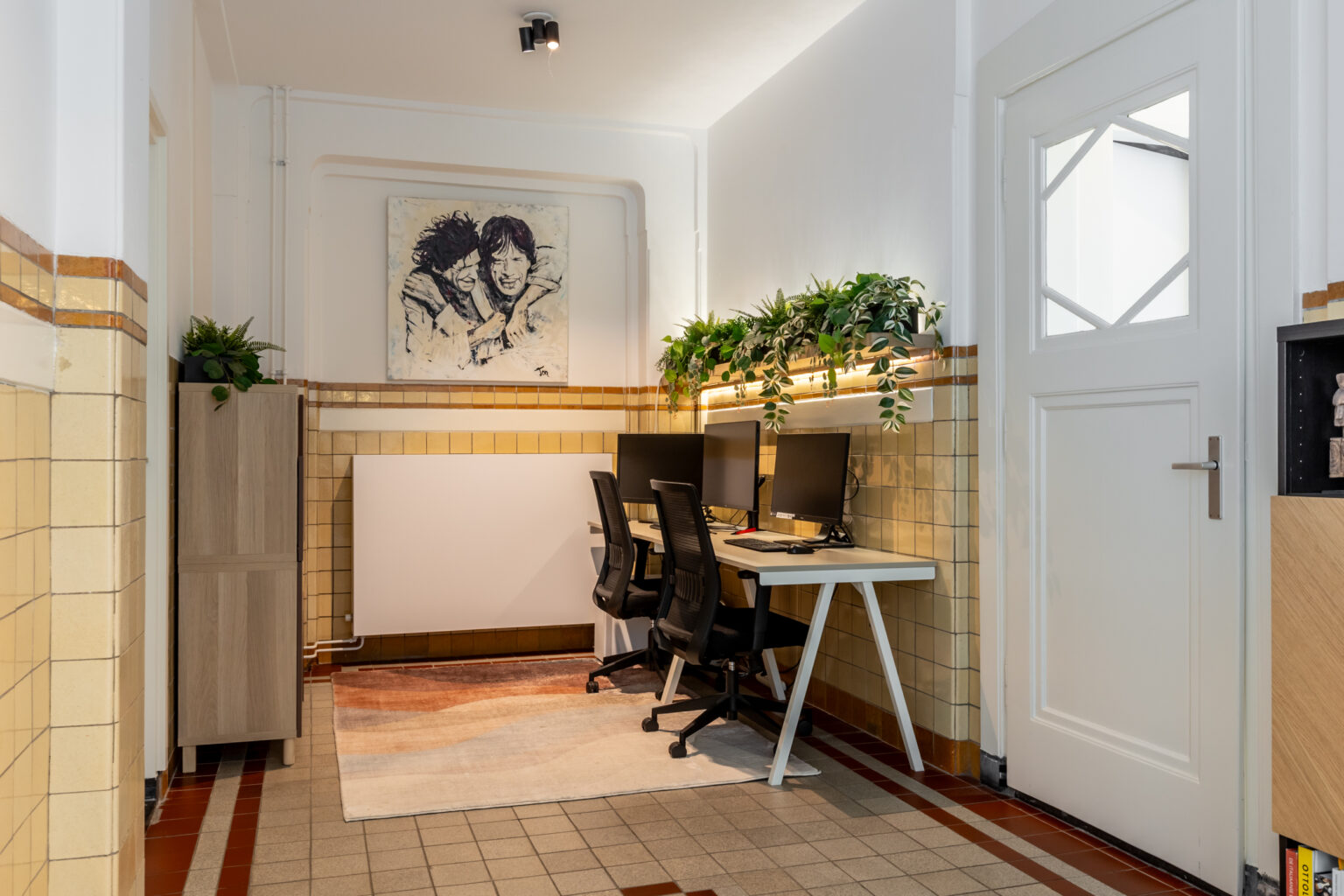 Werkplek in ruime hal