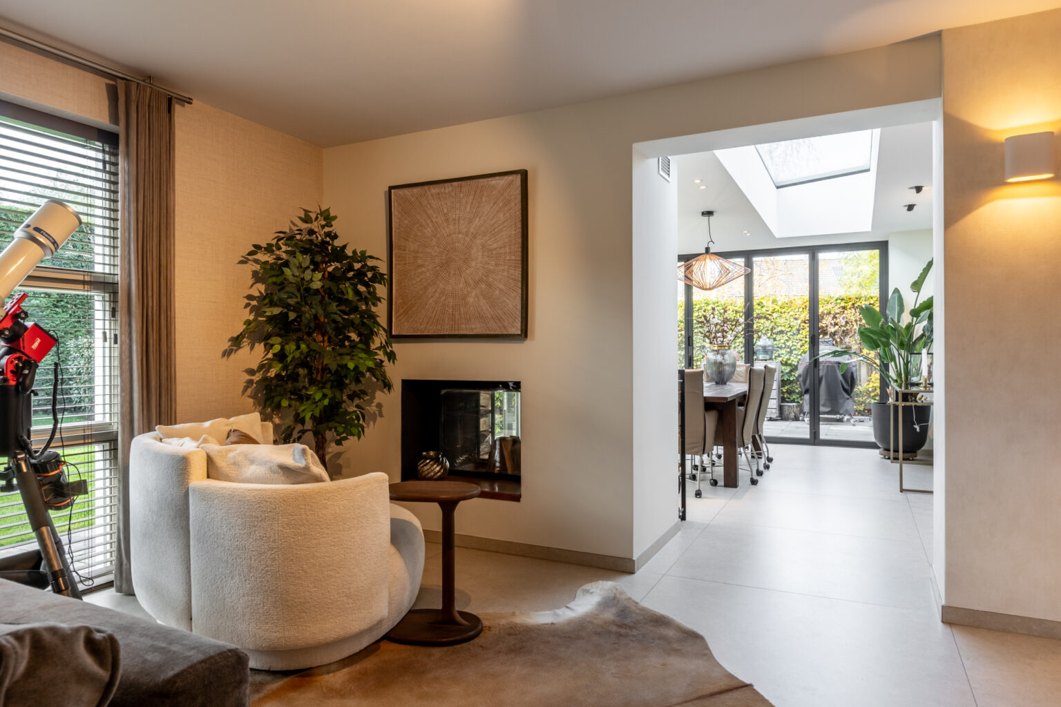 Woonkamer met open haard