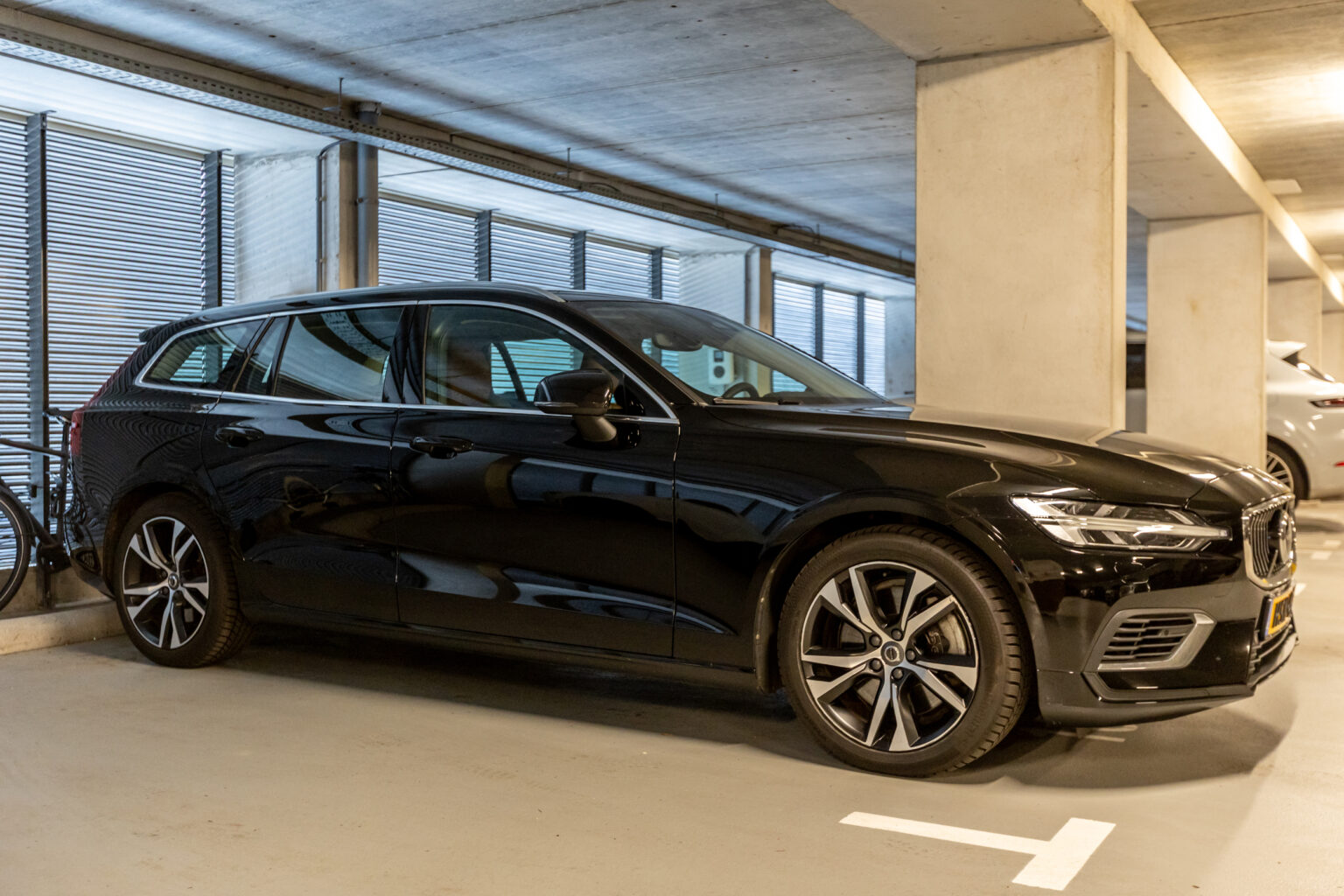 Parkeerplaats met laadpunt